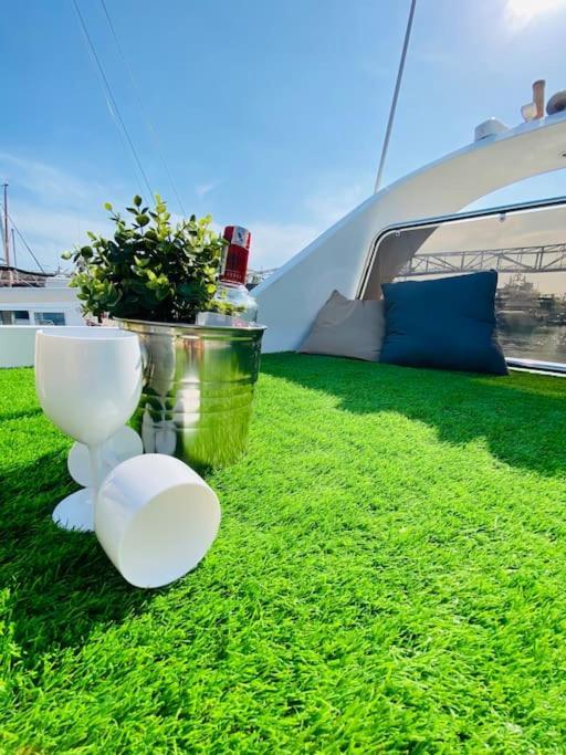 Barco Muy Romantico Con Parking! Sant Adrià de Besòs Exterior foto