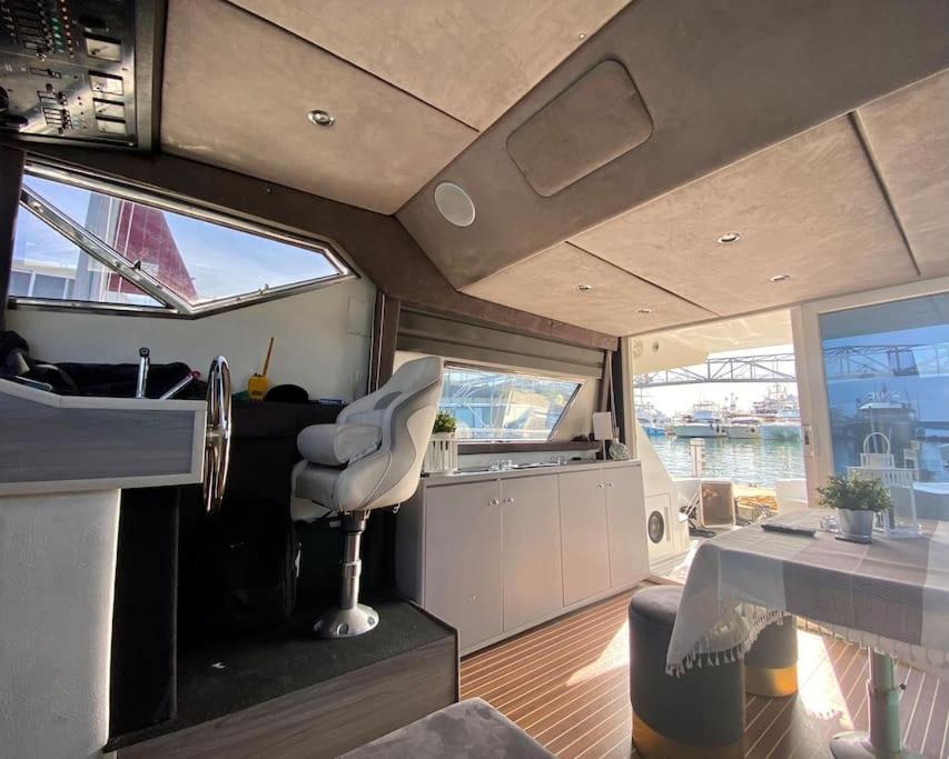 Barco Muy Romantico Con Parking! Sant Adrià de Besòs Exterior foto