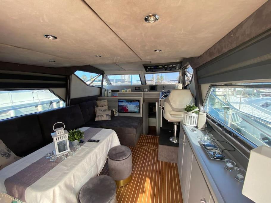 Barco Muy Romantico Con Parking! Sant Adrià de Besòs Exterior foto